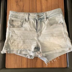 American eagle short shorts, light wash size 4